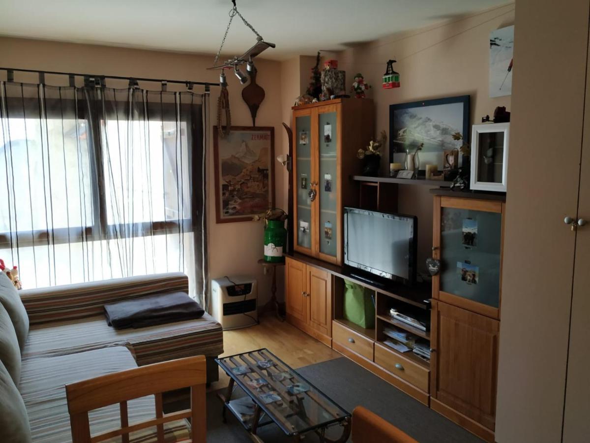 Apartamento En Escarrilla, Сальєнт-де-Гальєго Екстер'єр фото